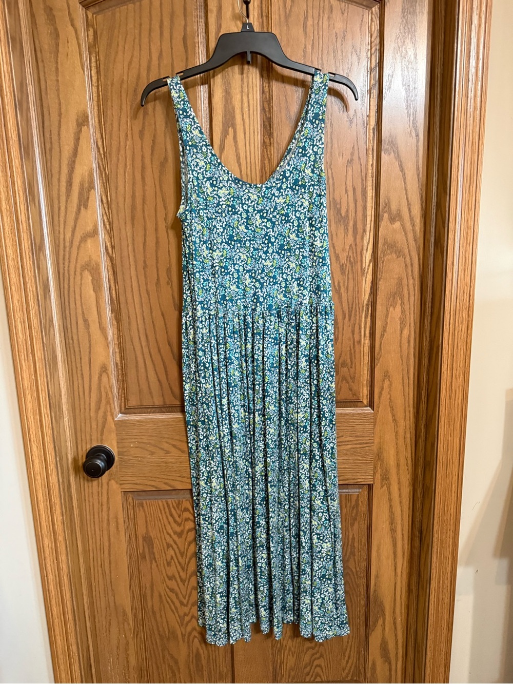 Sleeveless Teal Floral Midi Dress with Scoop Neck